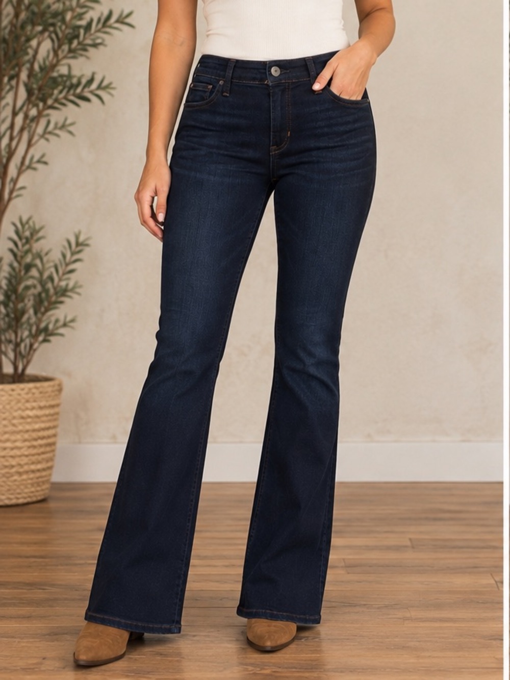 Joe’s Jeans The Provocateur Petite Bootcut Dark Wash Jeans Size 28